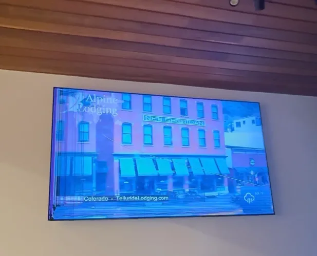 TV 82 tela trincada