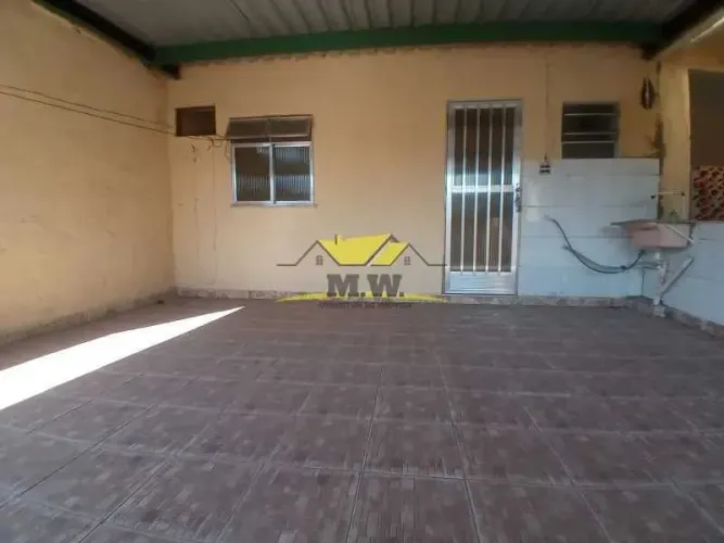 EXCELENTE SALÃO DE FESTA PODENDO SER USADO PARA MORAR CASA DE 1 QUARTO !