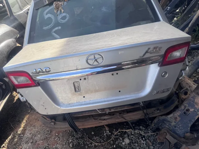 Tampa trazeira jac j3 2014 sem os acessórios