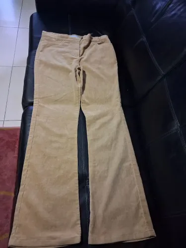 Calça Flare de Veludo Canelado Bege