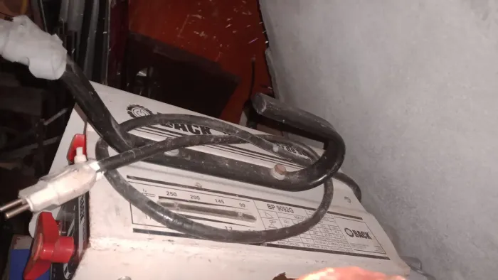 Máquina de solda 250 amperes 