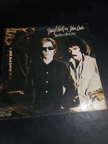 Vinil. Daryl Hall & John Oates - Beauty on a backup street por 60,00