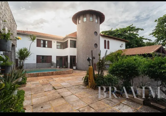 CASA DUPLEX com 684 m² de área construída, com 4 quartos em Ilha do Boi - Vitória - ES