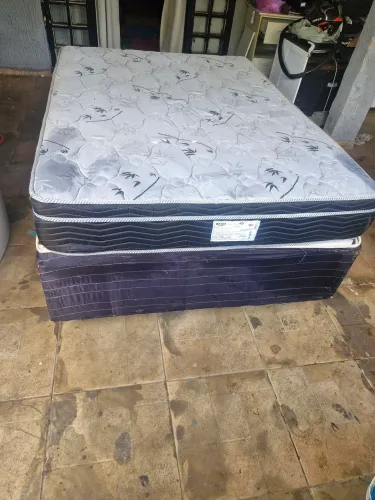 Cama casal padrão 1.38x1.88 Box e colchão de molas ensacadas biflex Em perfeito estado