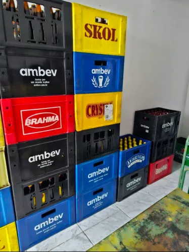 Caixas de cerveja Ambev e Hieneken de 600ml