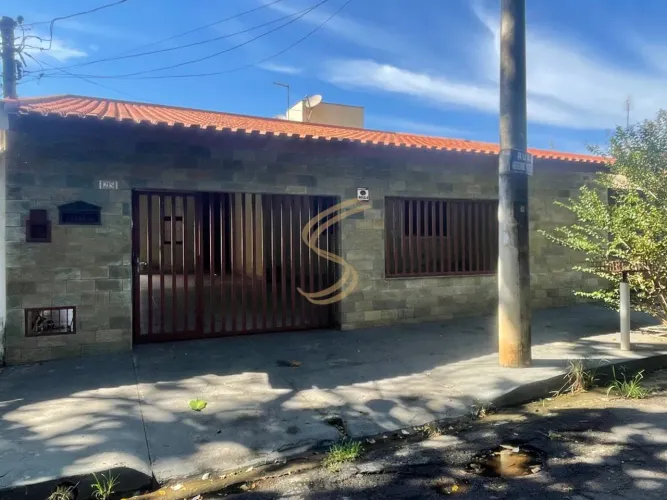 Casa à venda excelente custo-benefício: casa com 2 quartos amplos e quintal