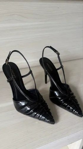 Scarpin preto slingback arezzo tamanho 35