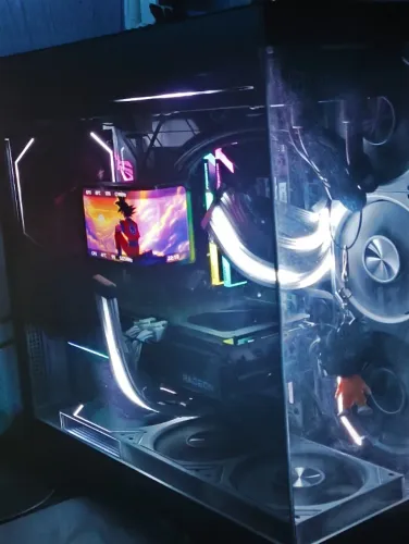 Pc Gamer Ryzen 7 9800x3D + RX 9070 XT + 32 GB DE RAM 6800 MHZ ( 2X16 )