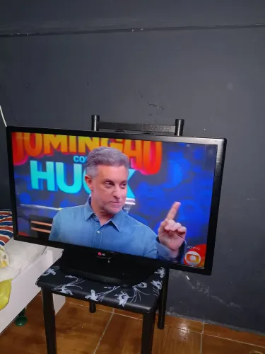 Tv LG 32 polegadas ( não é smart)