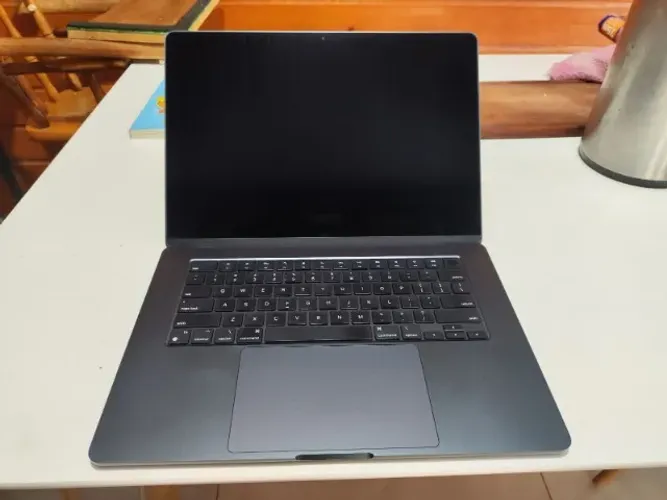 MacBook Air 15" M3 16GB 256GB Midnight - Ótimo estado