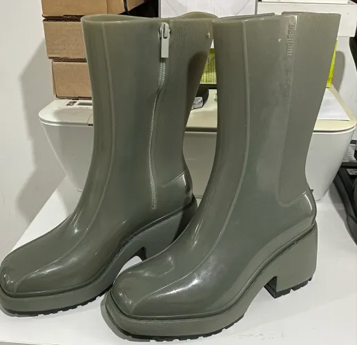 Bota Melissa cano médio numeração 35 cor verde lodo nunca usada