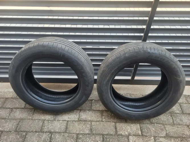 Vendo par pneus usados Goodyear Eagle Touring 195/60 R16. 