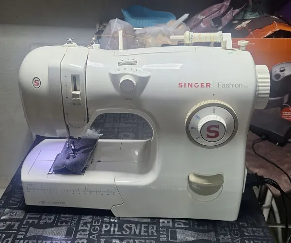 Maquina de Costura Singer Fashion 220v