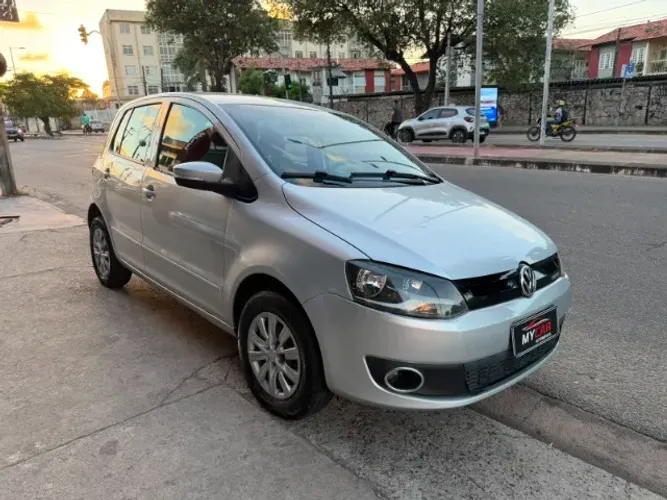 Volkswagen Fox Bluemotion 1.6 MI Total Flex 5P. 2013
