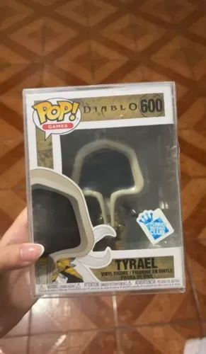 Funko Pop Games: Diablo - Tyrael com Protetor de Caixa Compatível Incluso