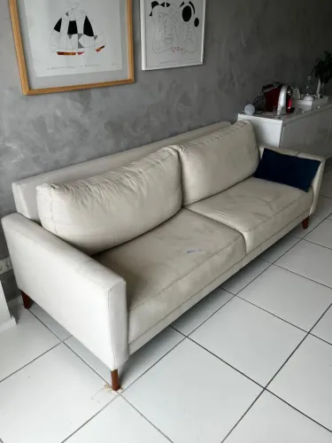Sofá em linho e madeira maciça