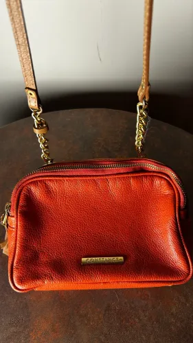 Bolsa tira colo em couro Constance