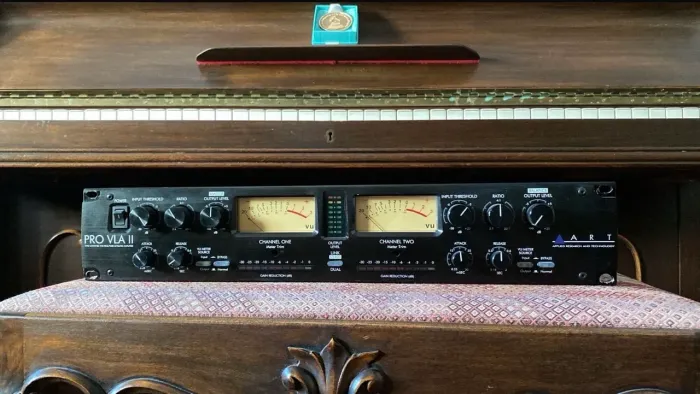 ART PRO VLA 2 - Compressor Óptico Stereo com Válvulas 