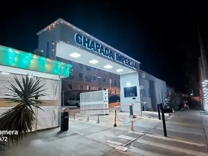 Apartamento térreo a venda com armários planejados e 3 quartos 1 suíte bairro Carumbé