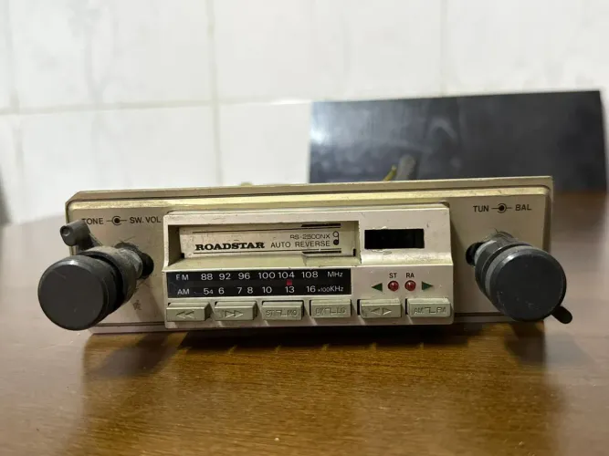 Antigo Rádio - Toca Fitas Automotivo - Roadstar - RS 2500 NX - Funcionando.