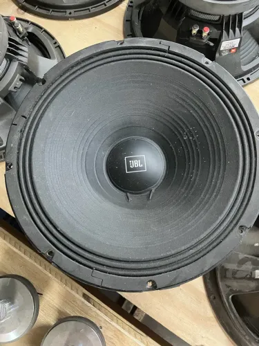 Alto falante 700W JBL 15 polegadas
