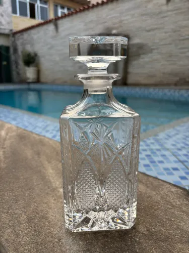 Licoreira / Garrafa para Whisky em Cristal de Chumbo Maciço (1,5 kg) - Impecável