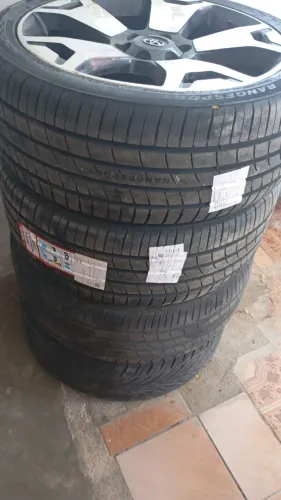 Rodão aro 22. Com 2 pneus zero e 2 pneus mais que meia vida