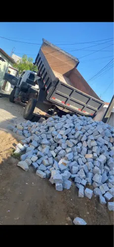 Pedra para calçamento ,areia e brita