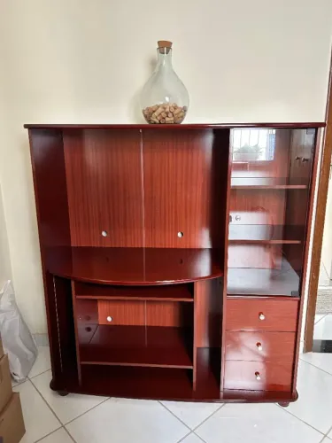 Estante para TV com porta de vidro e 3 gavetas - Excelente Estado