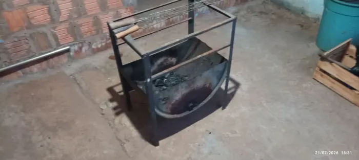 Churrasqueira com 3 espetos 