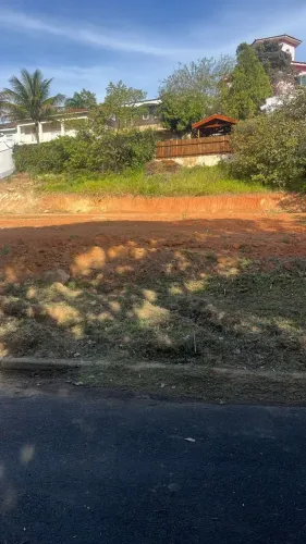 Vendo excelente terreno no Jardim Meridien - Águas de Lindóia - SP