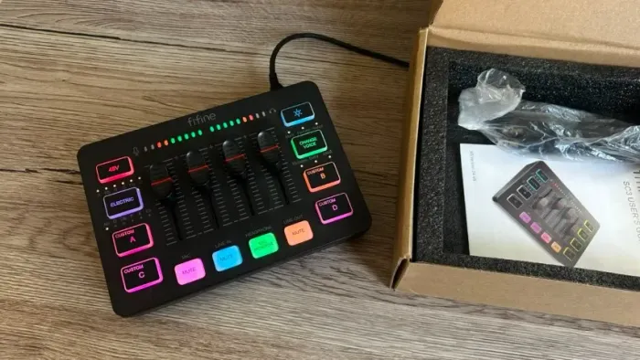 Interface de Áudio FIFINE SC3 - Estado de Novo