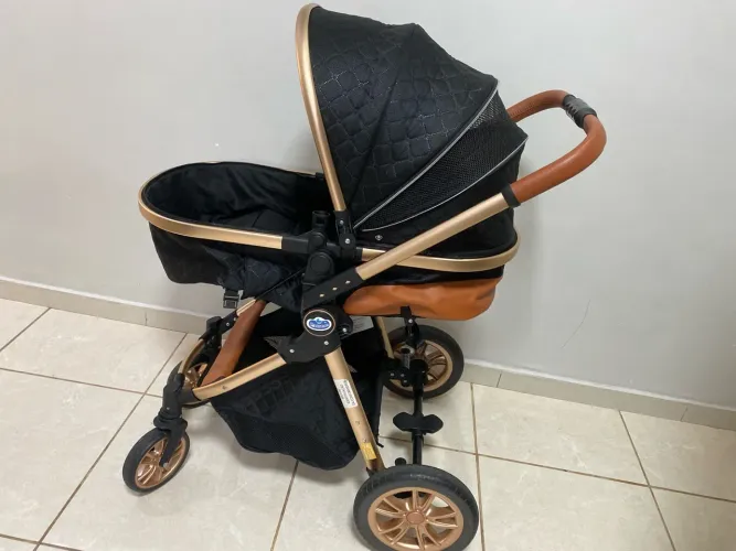 Carrinho de bebê + bebê conforto