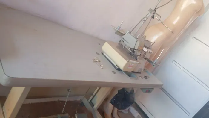 Vendo uma máquina overloque em ótimo estado de conservação 