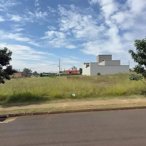 Terreno à Venda no Residencial Ayat II com Lazer Completo