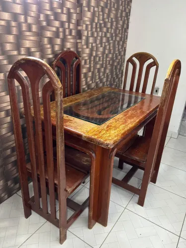 Vende-se mesa pura madeira