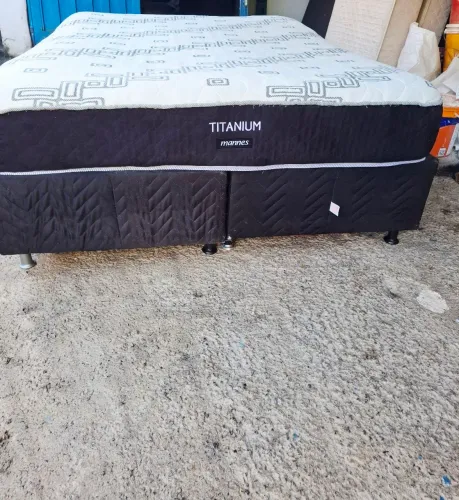cama box de casal queem com colchão de mola ensacada já está higienizado aceito pix
