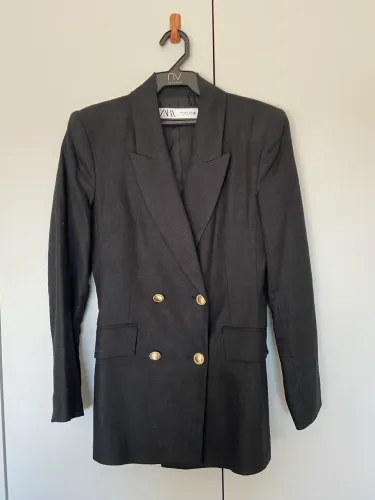 Blazer Zara de linho preto