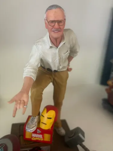 Iron studios - Thor end game/ Stan lee (deluxe)
