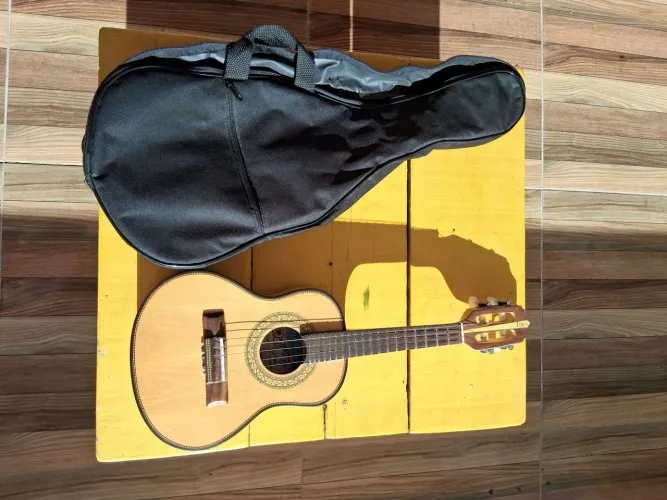 Cavaquinho acústico Toks com capa