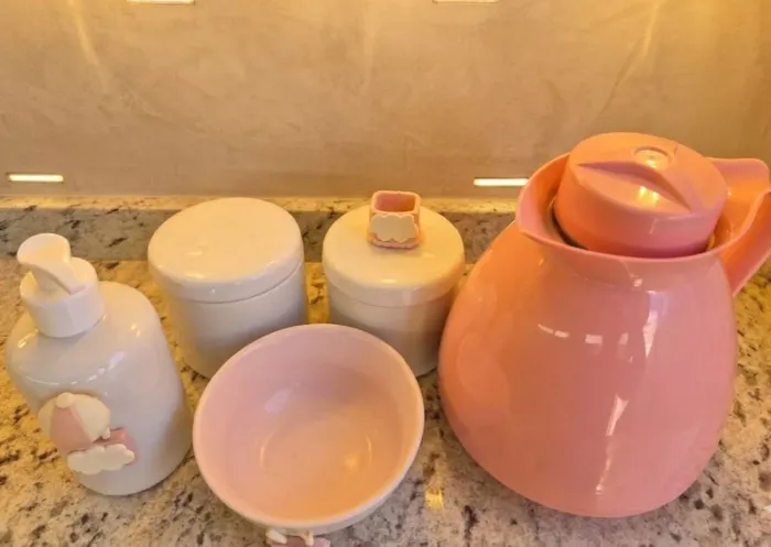 ?Kit Higiene Bebê Completo Porcelana e Garrafa Térmica