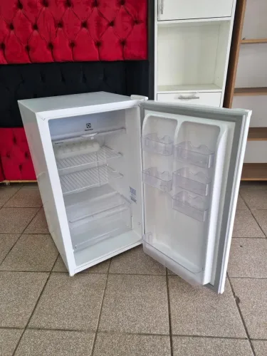 Frigobar eletrolux 220v