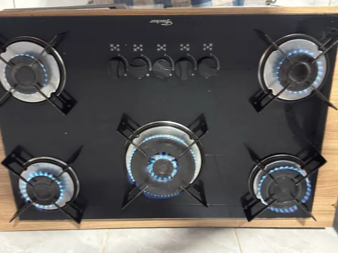 Cooktop fisher tripla chama com acendedor estragado não desliga tem que arrumar 