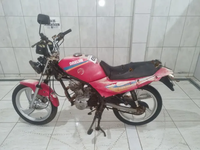 Vendo par de rodas Daelim Altino, originais.