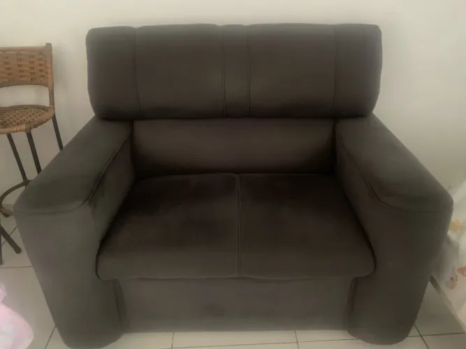 Vende-se conjunto de sofá de três e dois lugares