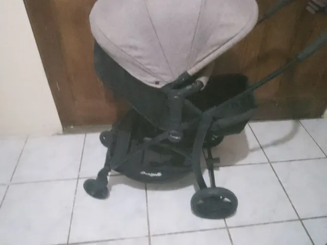 Vendo carrinho de bebê da borigoto