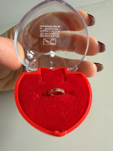 Vendo Piercing de Nariz em Ouro cravejado com Brilhantes