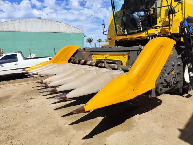 Plataforma de Milho Valtra 9 linhas de 45 cm