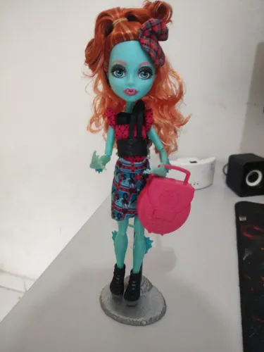 Boneca monter high 