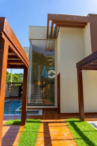 Casa de Alto Padrão com Piscina em Arraial D´juda.